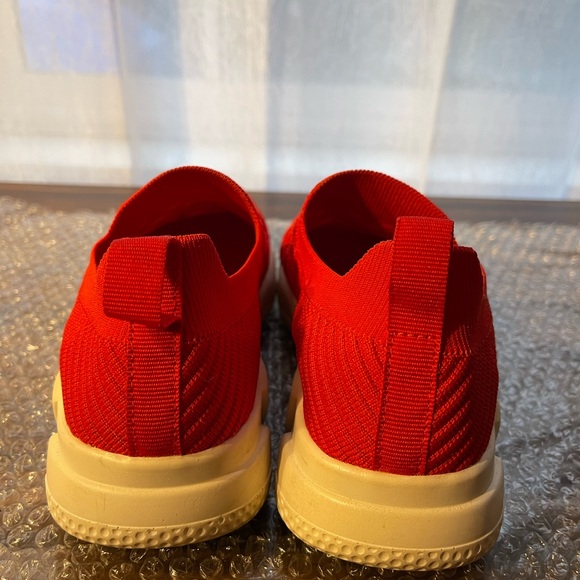 Red knit shoes - Picture 9 of 10